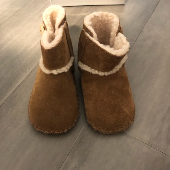 UGG snow boots size 4 - Picture 5 of 6